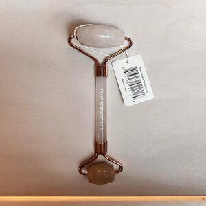 NEW True Botanicals Radiance Contouring Face Roller Rose Quartz